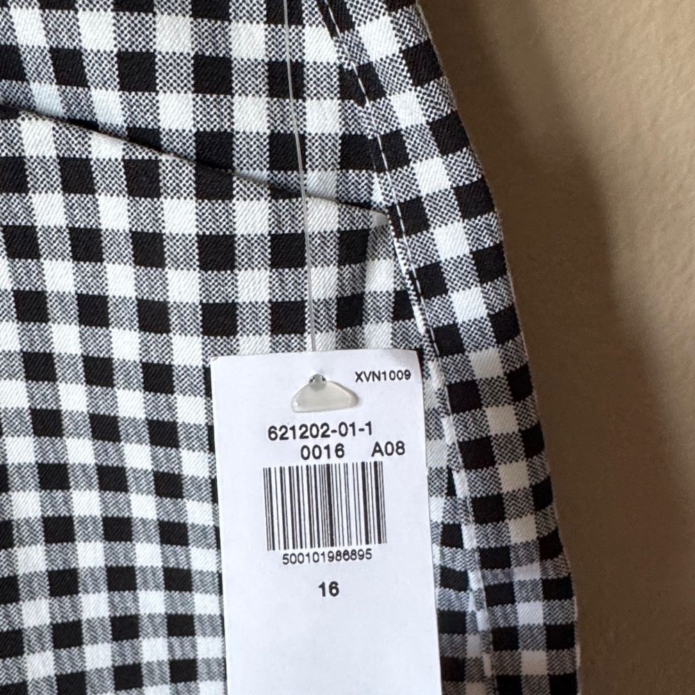 Old Navy High-Rise Pixie Black and White Gingham Shorts Size 16 - Picture 2 of 6